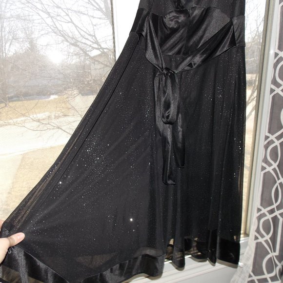 Black V-Neck Glittery Dress - Picture 6 of 8